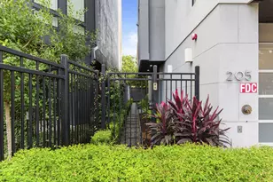 205 Portland St, Houston, TX 77006 - Photo 6
