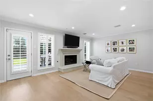 12515 Queensbury Ln, Houston, TX 77024 - Photo 6