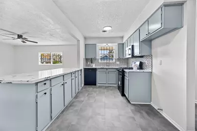 10027 Valley Sun Drive, Houston, TX 77078 - Photo 12