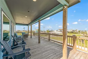 865 Kahla Dr, Crystal Beach, TX 77650 - Photo 4