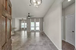 398 Rolling Hills Dr, Conroe, TX 77304 - Photo 4