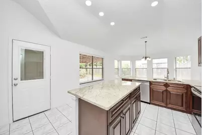4922 E Laureldale Drive, Houston, TX 77041 - Photo 12