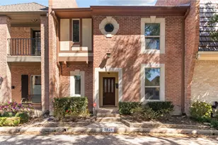 9621 Longmont Dr, Houston, TX 77063 - Photo 4