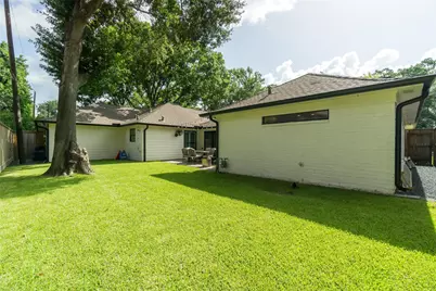 815 Thornvine Lane, Houston, TX 77079 - Photo 32