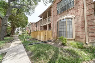 2255 Braeswood Park Dr, Houston, TX 77030 - Photo 2