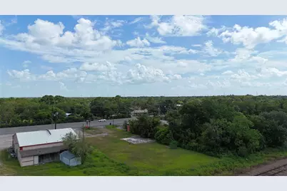 8507 Highway 6, Hitchcock, TX 77563 - Photo 2
