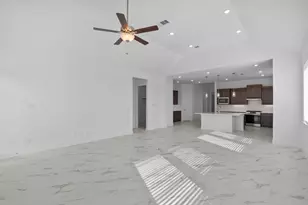 11919 Canal View Blvd, Mont Belvieu, TX 77523 - Photo 10