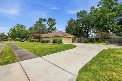 3508 Camelot Street, Baytown, TX 77521 - Photo 2
