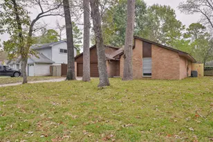 2075 Little Cedar Dr, Houston, TX 77339 - Photo 2