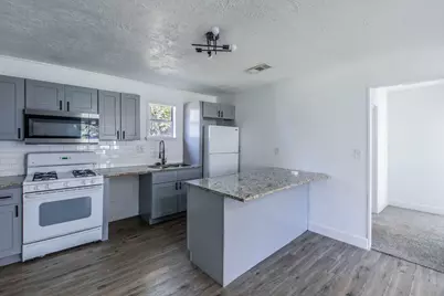 301 E Dumble Street, Alvin, TX 77511 - Photo 2