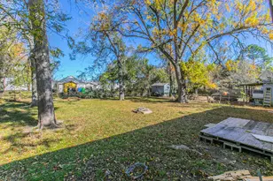 301 E Dumble St, Alvin, TX 77511 - Photo 24