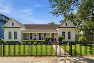 220 W 10th St, Houston, TX 77008 - Photo 1