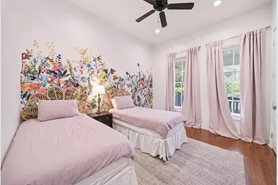 220 W 10th Street, Houston, TX 77008 - Photo 18