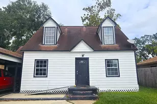 402 W James Ave, Baytown, TX 77520 - Photo 1