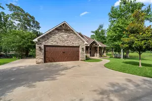 636 W Lake Dr, Livingston, TX 77351 - Photo 18