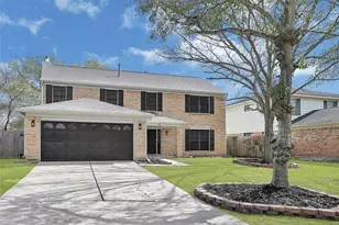 818 Lochnell Dr, Houston, TX 77062 - Photo 2