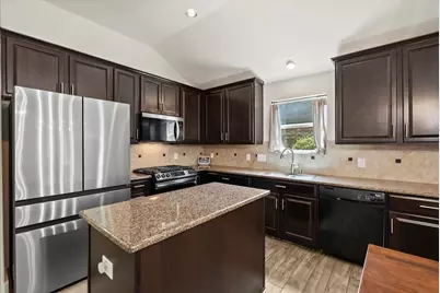 1135 Treasure Court, Baytown, TX 77521 - Photo 4