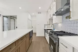 2230 Fulham Ct, Houston, TX 77063 - Photo 10