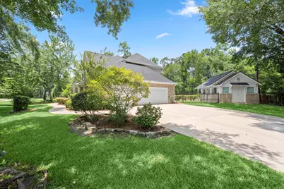 8961 Fallsbrook Court, Conroe, TX 77302 - Photo 4