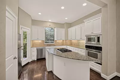 546 Bomar Street, Houston, TX 77006 - Photo 2