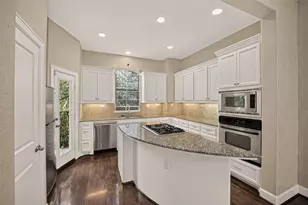 546 Bomar St, Houston, TX 77006 - Photo 2