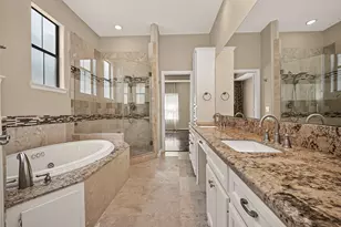 546 Bomar St, Houston, TX 77006 - Photo 4
