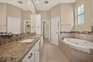 546 Bomar St, Houston, TX 77006 - Photo 32