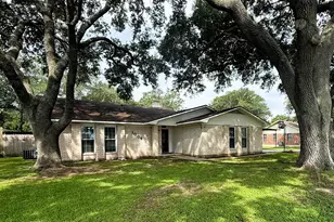 1006 Fairlane Dr, Ganado, TX 77962 - Photo 1