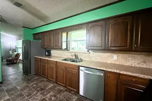 1006 Fairlane Dr, Ganado, TX 77962 - Photo 10