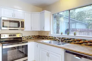 2105 N Red Cedar Cir, The Woodlands, TX 77380 - Photo 4
