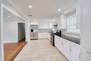 7557 Meadowview Dr, Houston, TX 77037 - Photo 12