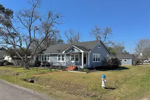 702 Marion St, Port Neches, TX 77651 - Photo 2