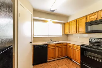 10810 Kirkbend Drive, Houston, TX 77089 - Photo 6