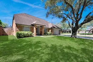 2506 Foxden Dr, Pearland, TX 77584 - Photo 2