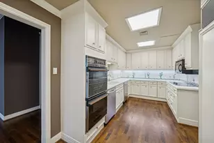 1111 Hermann Dr, Houston, TX 77004 - Photo 6