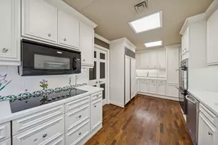 1111 Hermann Dr, Houston, TX 77004 - Photo 16