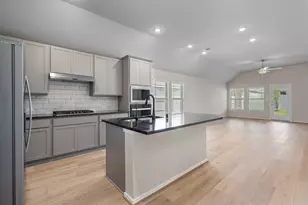 2415 Honeyberry Shrub Dr, Manvel, TX 77578 - Photo 4