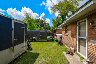2828 Brackenridge St, Houston, TX 77026 - Photo 12