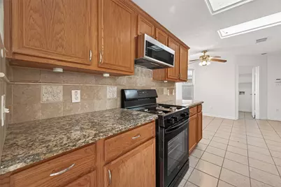 2883 Lost Cove Court, Dickinson, TX 77539 - Photo 10