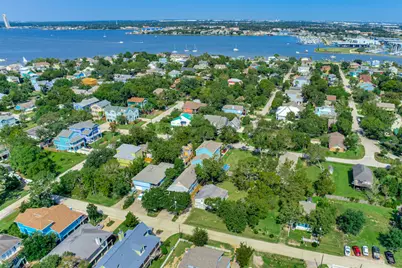 914 Hawthorne, Clear Lake Shores, TX 77565 - Photo 4