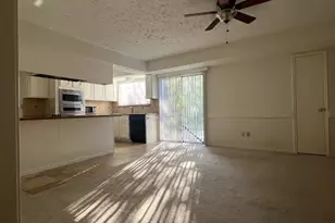 2010 Windy Meadow Dr, Sugar Land, TX 77478 - Photo 4