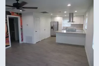 5918 Avenue R, Galveston, TX 77551 - Photo 2