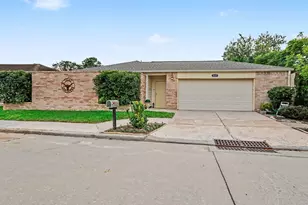 8327 Spring Wind Dr, Houston, TX 77040 - Photo 2
