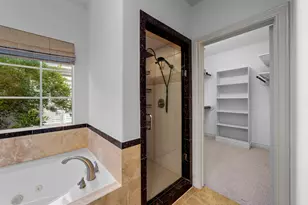 3219 N Pemberton Cir Dr, Houston, TX 77025 - Photo 10