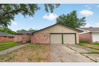 215 Crest Hill Drive, Conroe, TX 77301 - Photo 1