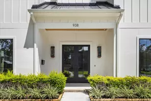 938 Gardenia Dr, Houston, TX 77018 - Photo 2