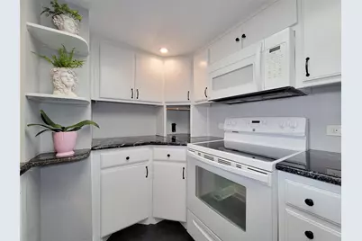 3525 Sage Road #402, Houston, TX 77056 - Photo 4