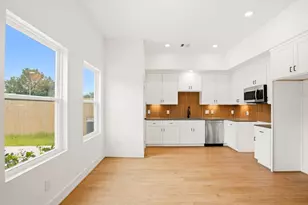 7841 Sunnyhill St, Houston, TX 77088 - Photo 20