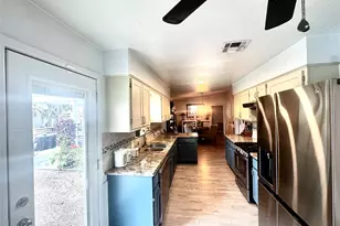 1029 Vine Dr, Angleton, TX 77515 - Photo 8