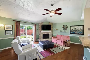 410 Village Creek Dr, Webster, TX 77598 - Photo 4